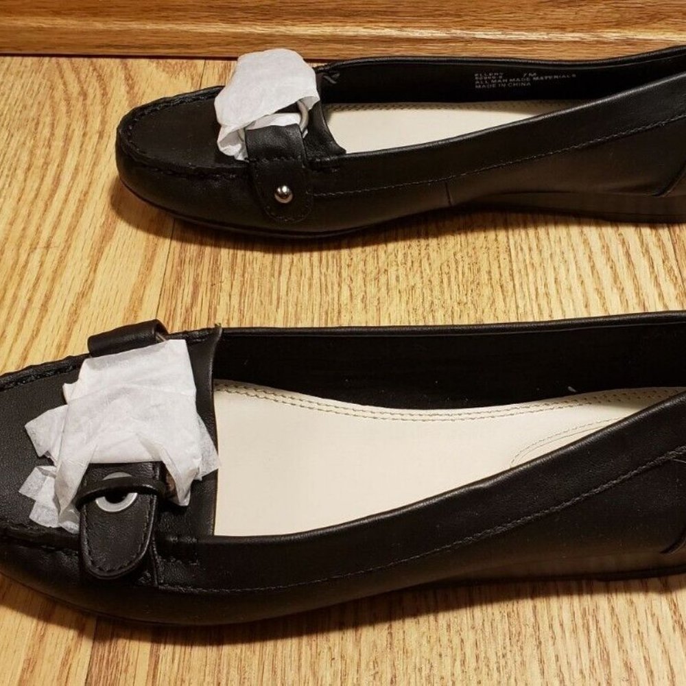 Nickels Ellery Women's Shoes  Size: 7 Medium  Buckle Detail  Flat